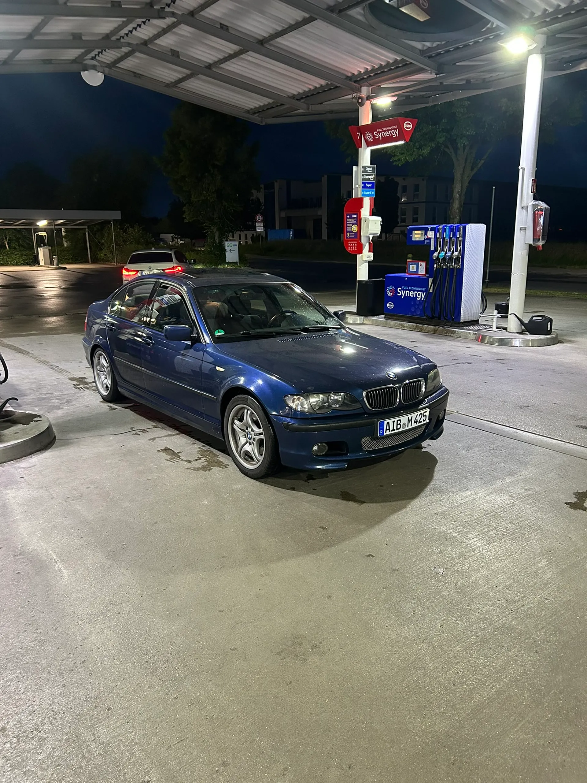Mystic Blue E46 sedan at the fuel station